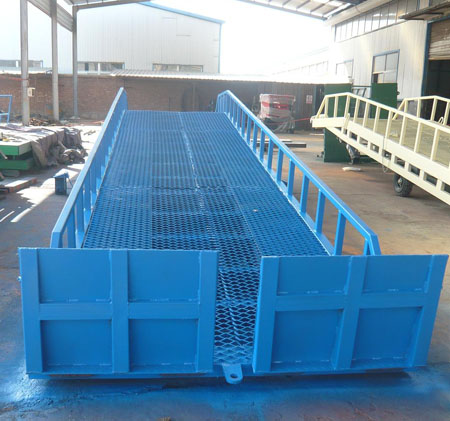 移動(dòng)式登車(chē)橋 移動(dòng)式登車(chē)橋