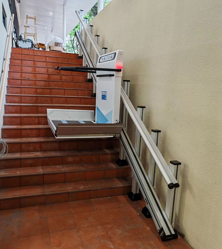 斜掛式無(wú)障礙升降平臺(tái) 斜掛式無(wú)障礙升降平臺(tái)